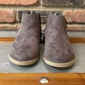 Toddler Sz 6 Suede Booties